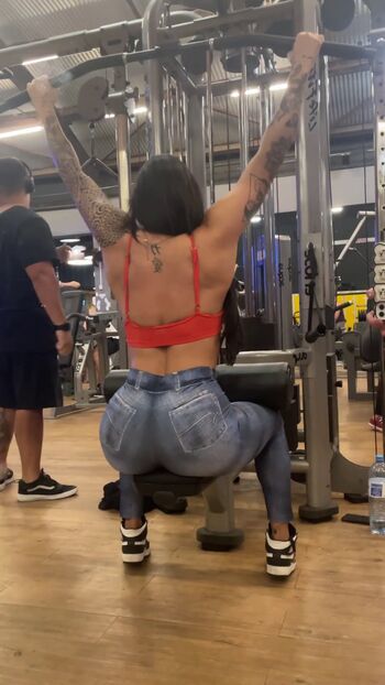 Jully oliveira page 4 image