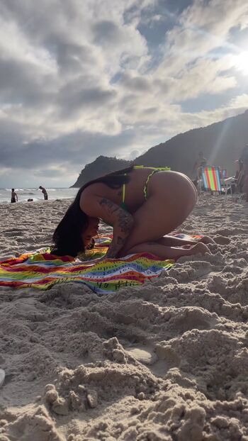 Jully oliveira page 3 image