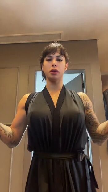 Jully oliveira page 3 image