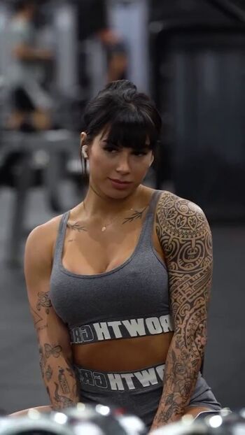 Jully oliveira page 3 image