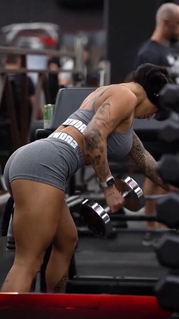 Jully oliveira page 3 image