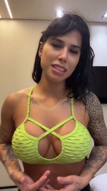 Jully oliveira page 3 image