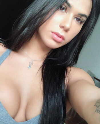 Jully oliveira page 3 image