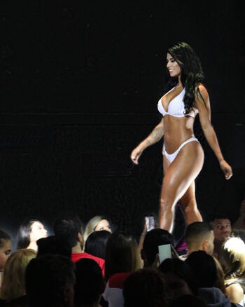 Jully oliveira page 2 image