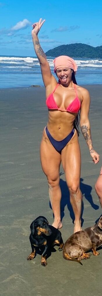 Jully oliveira image