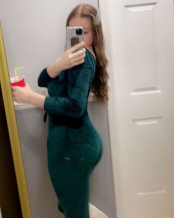 Justagirlinherhead image