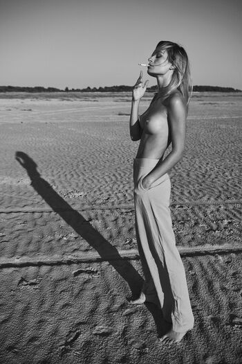 Justine nicolas image