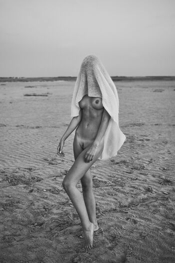 Justine nicolas image