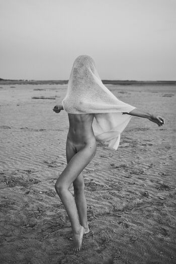 Justine nicolas image