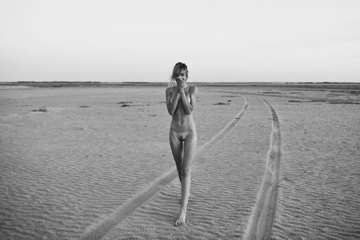 Justine nicolas image