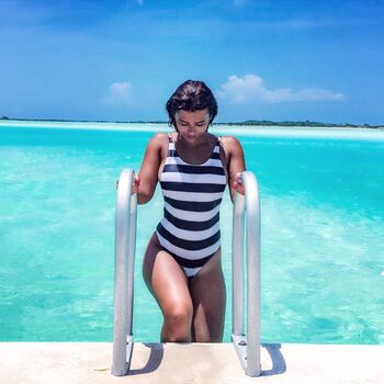 Justine reine marie 1 image