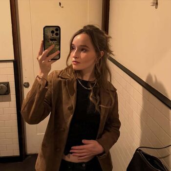 Kaitlyn dever image