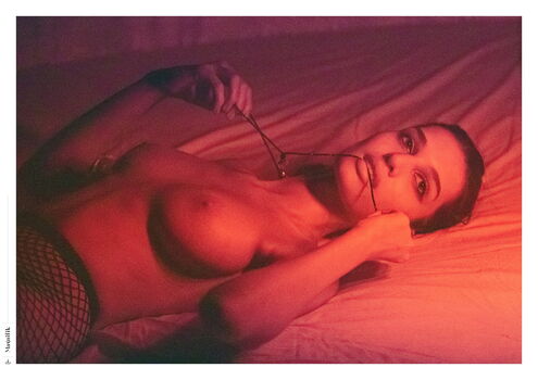 Karolina moura page 4 image