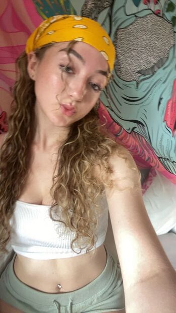 Kasandra reyes image