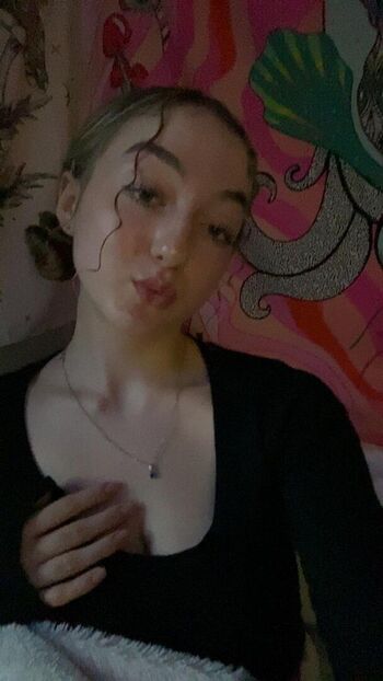 Kasandra reyes image