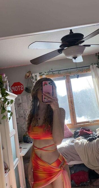 Kasandra reyes image