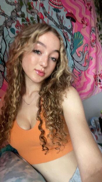 Kasandra reyes image