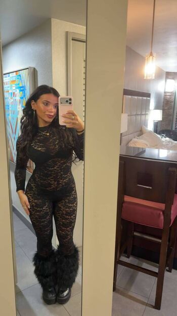 Kayla Manousselis / kaylamanousselis