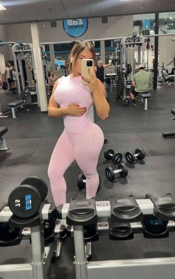 Kayla Manousselis / kaylamanousselis