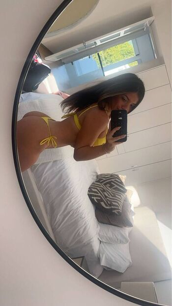 Kayla Manousselis / kaylamanousselis