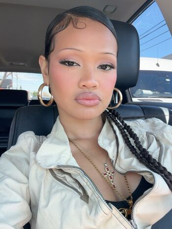 Kayla vy 1 page 7 image