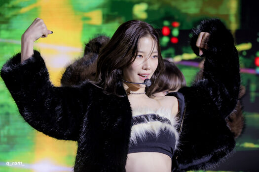 Kazuha Nakamura 中村 一葉