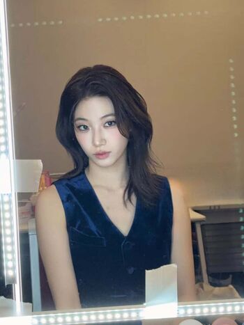 Kazuha Nakamura 中村 一葉