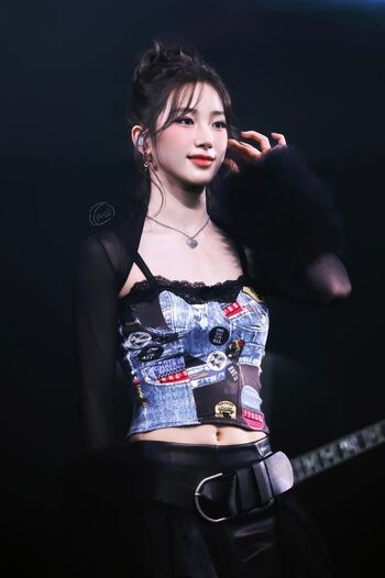 Kazuha Nakamura 中村 一葉 | LESSERAFIM