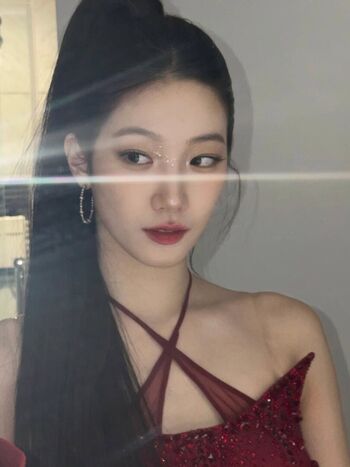 Kazuha Nakamura 中村 一葉 | LESSERAFIM