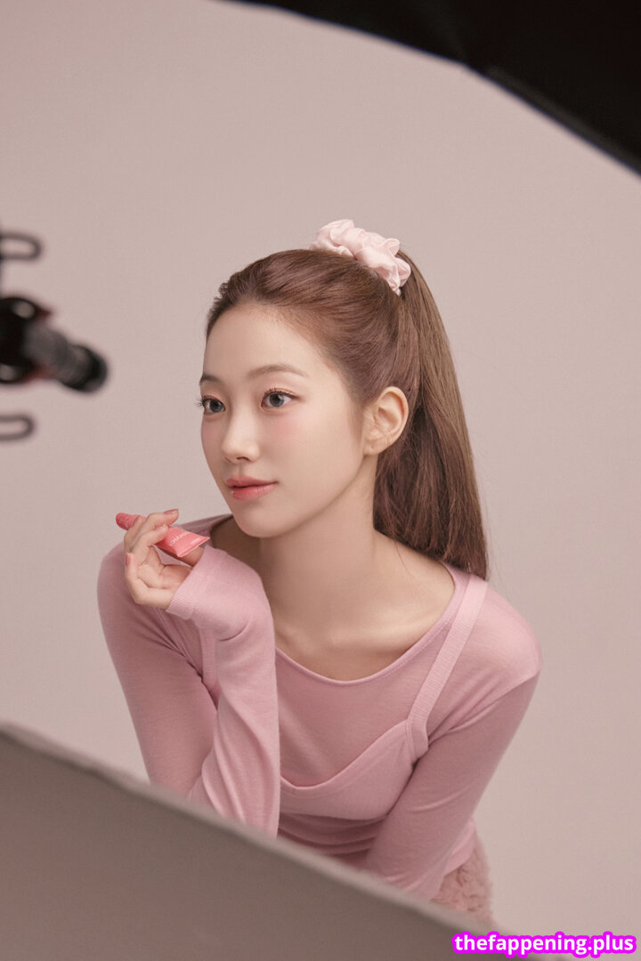 Kazuha Nakamura 中村 一葉 | LESSERAFIM