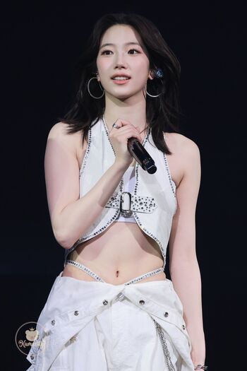 Kazuha Nakamura 中村 一葉 | LESSERAFIM