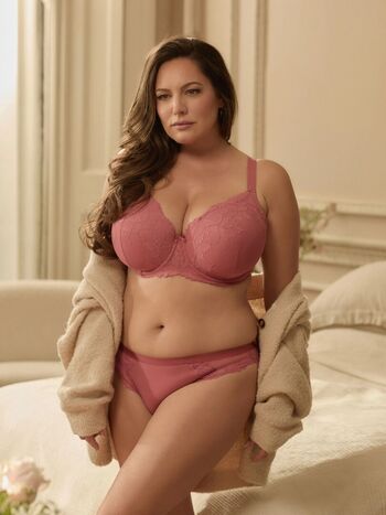 Kelly brook page 7 image