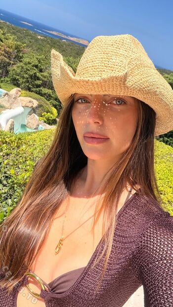 Kelly piquet image