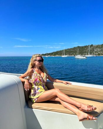 Kelly rian sanson image