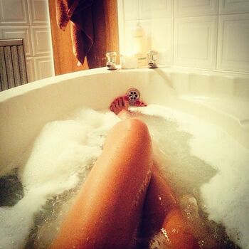 Kelly rian sanson image