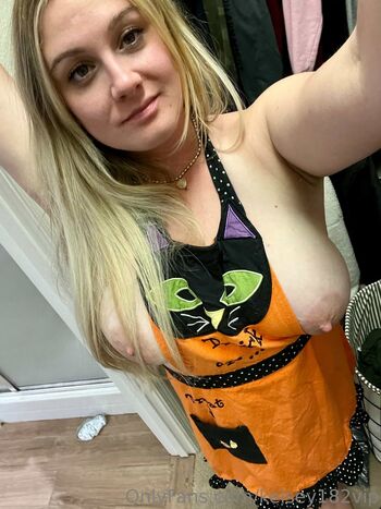 Kelsey mae image