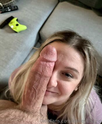 Kelsey mae image