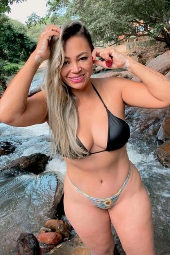 Kemily goncalves image