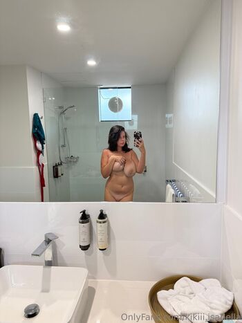 Kikiiscrying 1 image