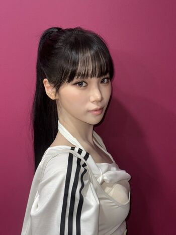 Kim chaewon 1 page 2 image