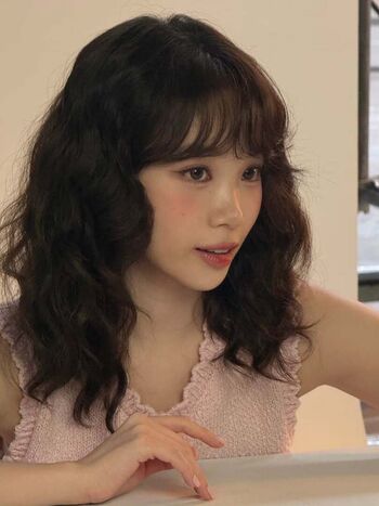 Kim chaewon 1 page 2 image
