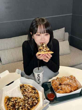 Kim chaewon 1 page 2 image