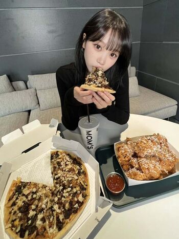 Kim chaewon 1 page 2 image