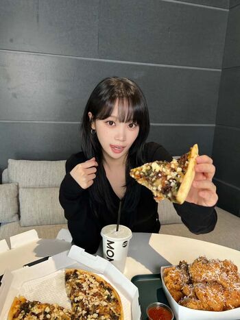 Kim chaewon 1 image