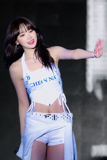 Kim chaewon 1 image