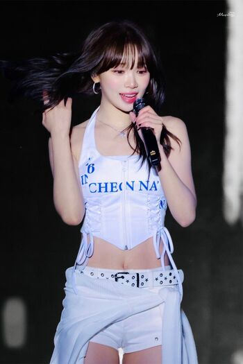 Kim chaewon 1 image