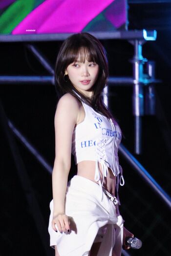 Kim chaewon 1 image