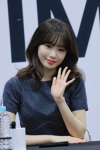 Kim Chaewon 김채원 [Le Sserafim]