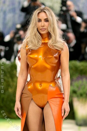 Kim kardashian 1 page 2 image