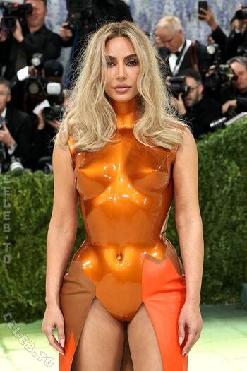 Kim kardashian 1 page 2 image